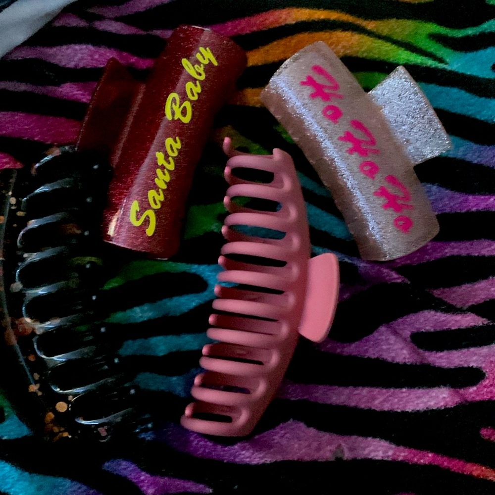 I’m selling claw lips
